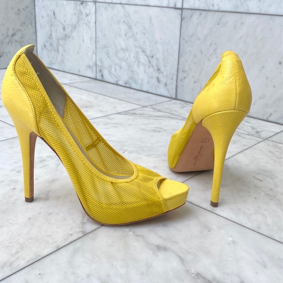 REPORT SIGNATURE Yellow open toe Platform Pumps size 7 - Picture 2 of 13